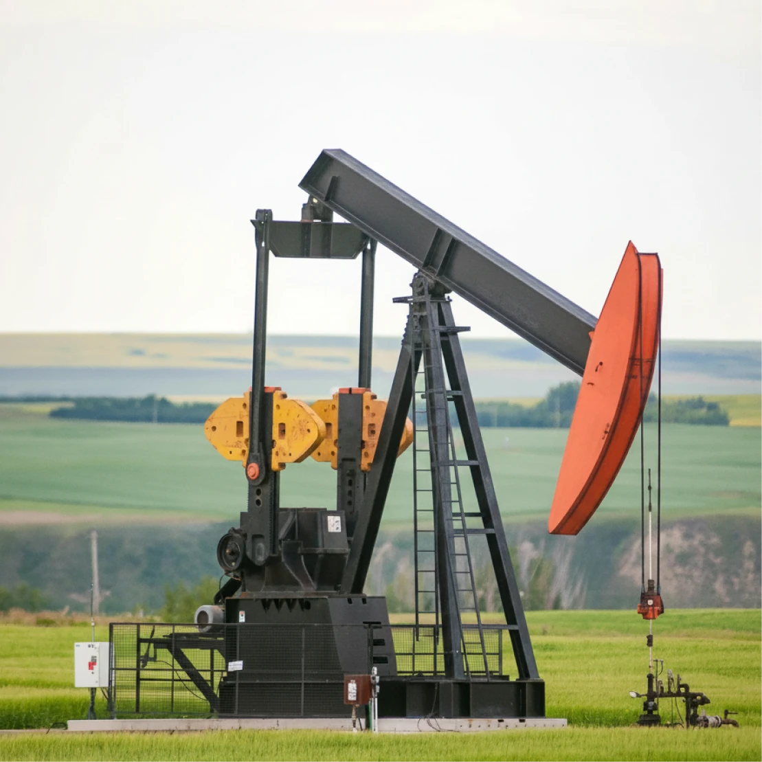 Oil and gas processing facility with high-pressure gas infrastructure