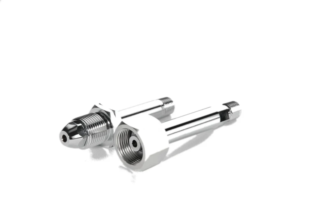 Cylinder connection for high-purity gas regulator systems