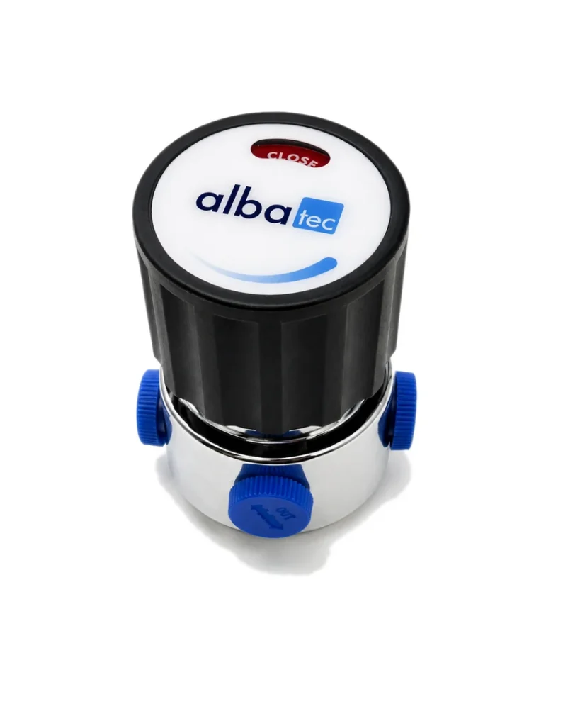 Four-port diaphragm shut-off valve for specialty gas distribution