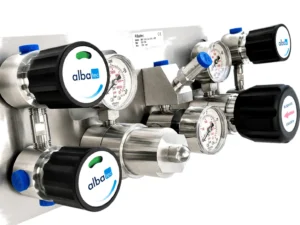 Semi-automatic changeover panel for continuous specialty gas supply