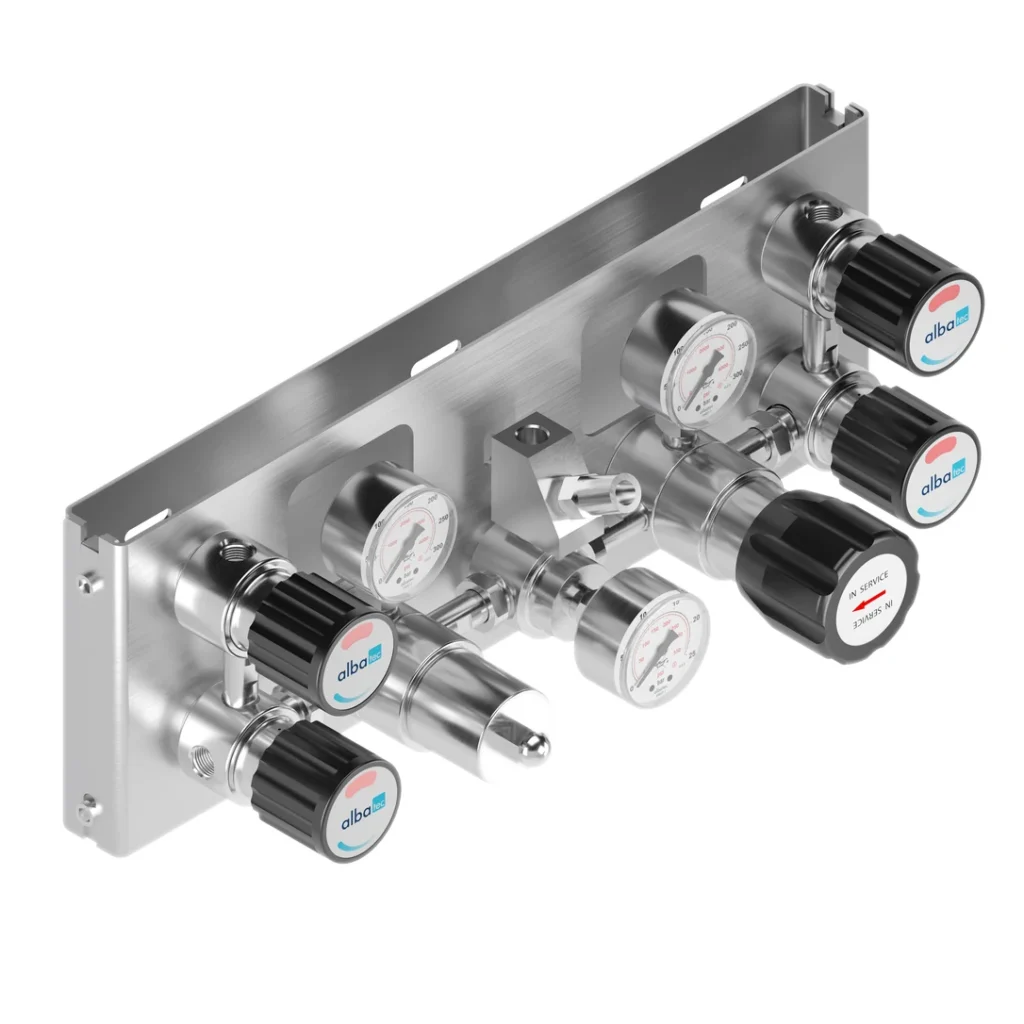 Semi-automatic changeover panel for continuous specialty gas supply
