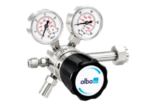 Single-stage cylinder pressure regulator for high-purity specialty gases