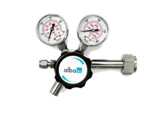 Single-stage cylinder pressure regulator for high-purity specialty gases