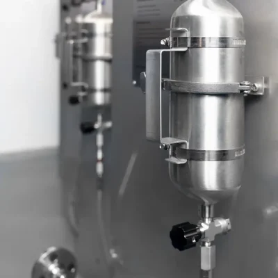 Mounted sampling cylinder with process connection and isolation valve