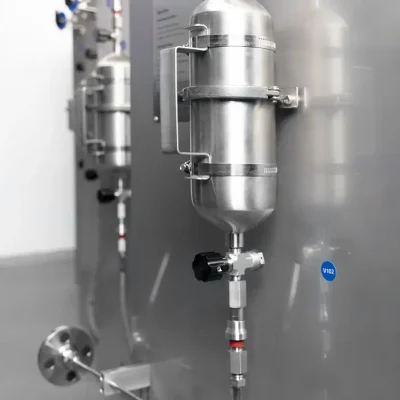 Sampling cylinder connected to upper and lower valves and tubing
