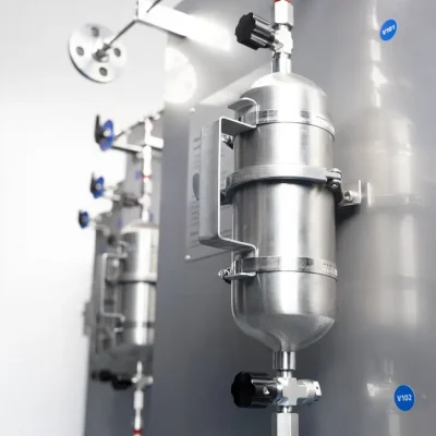 Vertical sampling cylinder installation with stainless-steel tubing and valves